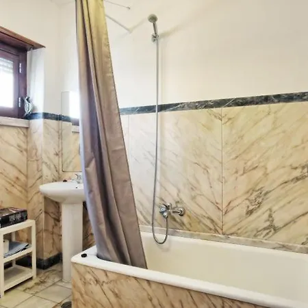 Apolonia 30 Guests Balconies Apartman