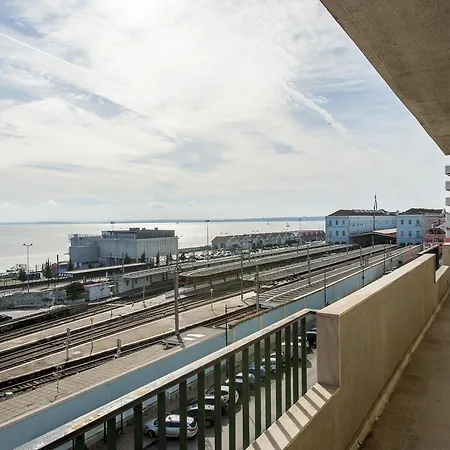 Apolonia 30 Guests Balconies Lisbon